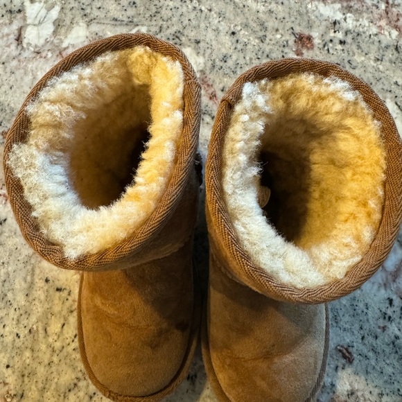 Size 10 Uggs - Picture 3 of 6